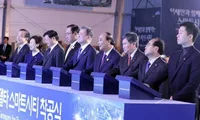 PM Nguyen Xuan Phuc attends groundbreaking ceremony of smart city in Busan