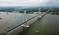 Vam Cong Bridge launched across Mekong’s tributary in Can Tho