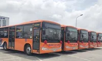 Bus route linking Ha Dong district and Noi Bai airport put into operation