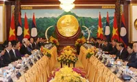 Top leaders of Vietnam and Laos hold talks in Vientiane