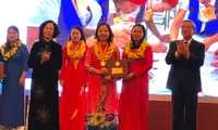 Two Vietnamese women receive peace awards in RoK