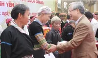 Tet gifts reach policy beneficiaries and needy people