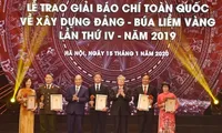 Winners of National Press Awards on Party building honoured