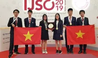 Vietnamese students win three golds at International Junior Science Olympiad