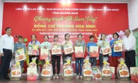 Senior leaders present Tet gifts to policy beneficiaries and underprivileged