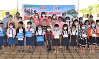 Ca Mau Business Association and Nhan Dan Newspaper support needy students