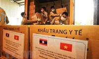 Vietnam offers Laos further aid to cope with COVID-19