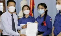 Scholarships offered to Nguyen Du bilingual school students in Laos