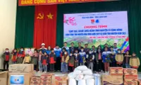 Gifts presented to disadvantaged children and households in Lang Son