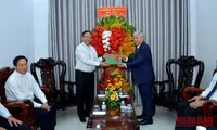 Fatherland Front leader extends Christmas greetings in Binh Thuan