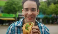 French IT engineer loves Vietnamese street food