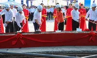 Final segment of Vinh Tuy Bridge connected