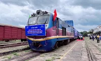 Train carrying exports to China from southern Binh Duong province debuts