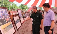 Maps and documents on Hoang Sa and Truong Sa on display in Cao Bang Province