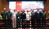 Party and State leaders meet Dien Bien Phu veterans and volunteers