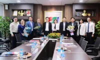 Lao minister seeks Vietnamese tech solutions in logistics