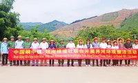 Vietnam, China localities join hands to clean up border river