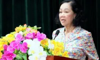 Politburo member Truong Thi Mai meets with voters in Hoa Binh Province