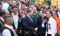 President lauds outstanding ethnic community representatives from border, sea, island areas