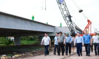 Prime Minister checks progress of Can Tho - Ca Mau Expressway project