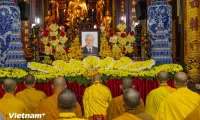 Buddhist monks, nuns, followers pay tribute to Party chief