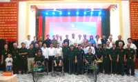 Gifts presented to wounded soldiers in Nghe An Province