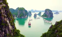 Ha Long Bay temporarily closes Soi Sim beach to visitors