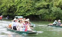 Australian Senate President visits Trang An ecotourism site in Ninh Binh