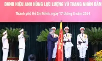 Top leader presents Hero of People's Armed Forces title to Ho Chi Minh City's public security force