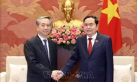 Top legislator hosts outgoing Chinese ambassador