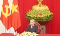 Vietnamese top leader holds phone talks with RoK President