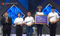 Hanoi Schoolgirl Wins Laurel Wreath in Road to Olympia Mount