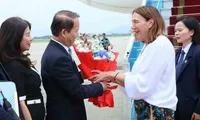 Australian Senate President arrives in Hanoi