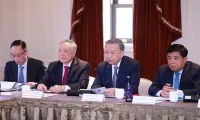 Top leader attends seminar on development of semiconductor and AI industries