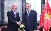 Top Vietnamese leader receives President of Boeing Global in New York