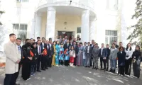 Top leader visits embassy, meets with Vietnamese community in Mongolia