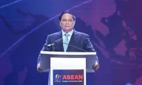 Vietnamese PM delivers speech at ASEAN Business and Investment Summit