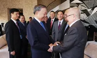 Top leader meets Vietnamese intellectuals in US