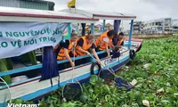 UNDP-supported campaign helps collect waste on Can Tho River