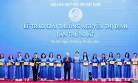 Thirty women’s union officials receive Nguyen Thi Dinh Award