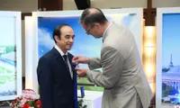 Hanoi Medical University Rector receives France’s Order of Academic Palms