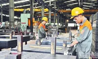 Average monthly income of workers reaches 7.6 million VND