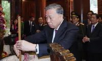 Party chief pays homage to President Ho Chi Minh in Nghe An province