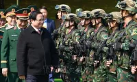 PM visits public security, national defence units on duty during Tet