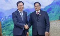 PM receives Samsung Vietnam leaders