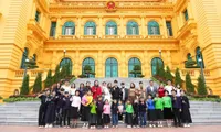 Kind Deeds Bus Trip Tet 2025: 22 Lang Nu Children  Enjoy Spring in Hanoi