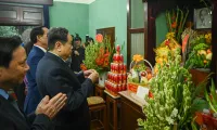 NA Chairman pays tribute to President Ho Chi Minh at House 67