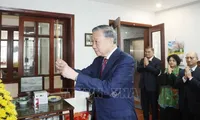 Party chief pays tribute to late PM Pham Van Dong