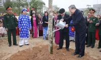 Party chief attends tree planting festival in Hung Yen province