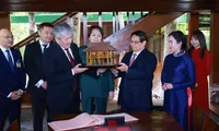 Vietnamese, Kyrgyz PMs visit President Ho Chi Minh Relic Site